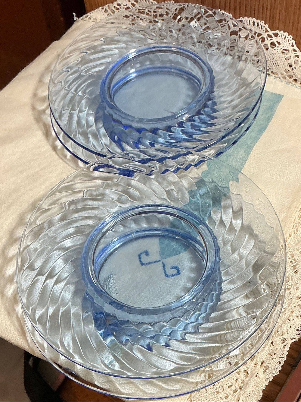 Four depression glass plates twisted optics design
6 inches light blue color